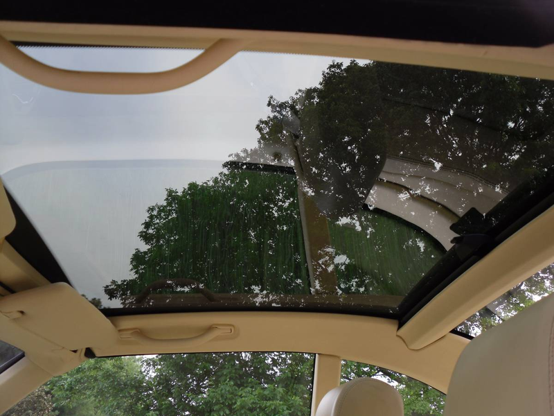 Illustration for article titled For $10,950, Could You Top This 1999 Mercedes Benz SL500 With A Panoramic Roof?